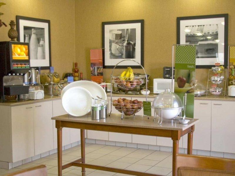 Hampton Inn Houston Hobby Airport Экстерьер фото